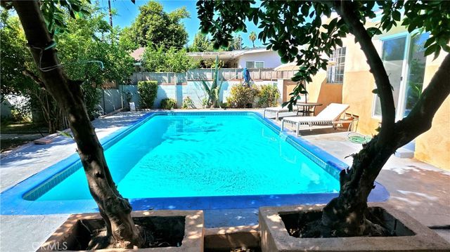 18114 Schoenborn, Northridge, CA 91325