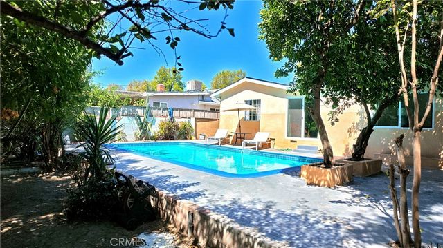 18114 Schoenborn, Northridge, CA 91325