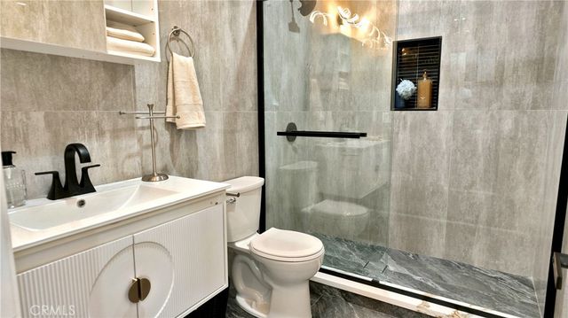 18114 Schoenborn, Northridge, CA 91325