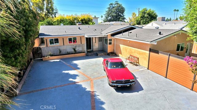 18114 Schoenborn, Northridge, CA 91325