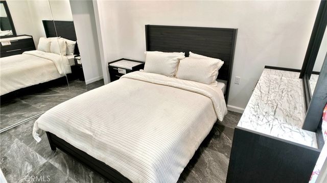 18114 Schoenborn, Northridge, CA 91325