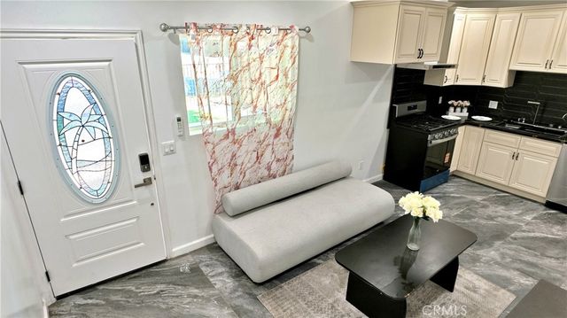 18114 Schoenborn, Northridge, CA 91325