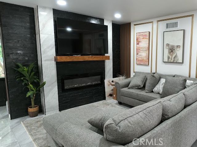 18114 Schoenborn, Northridge, CA 91325
