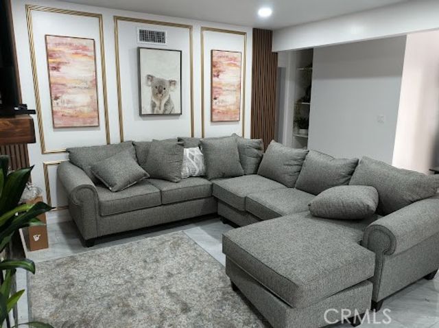 18114 Schoenborn, Northridge, CA 91325