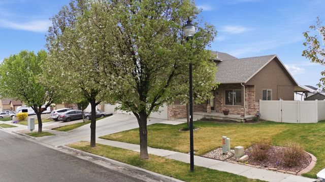 5743 W LUGANO DR, West Jordan, UT 84081