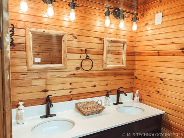 589 Mohawk Drive, Eufaula, OK 74432