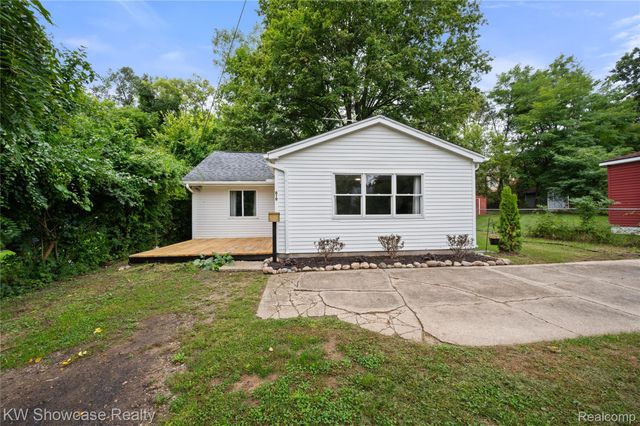 619 Elizabeth Street, Milford Village, MI 48381
