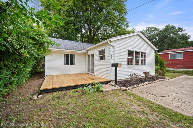 619 Elizabeth Street, Milford Village, MI 48381