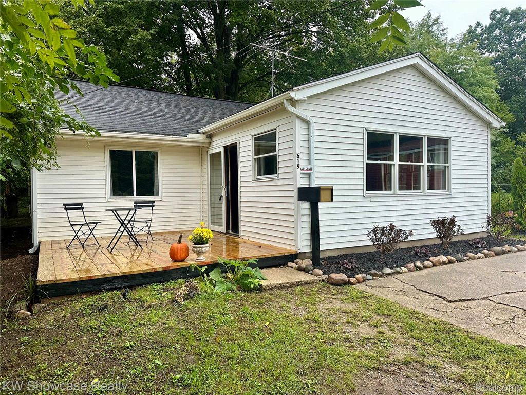 619 Elizabeth Street, Milford Village, MI 48381