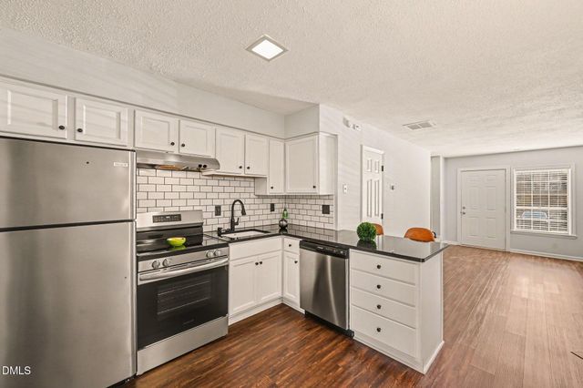 105 Chaucer Court, Carrboro, NC 27510