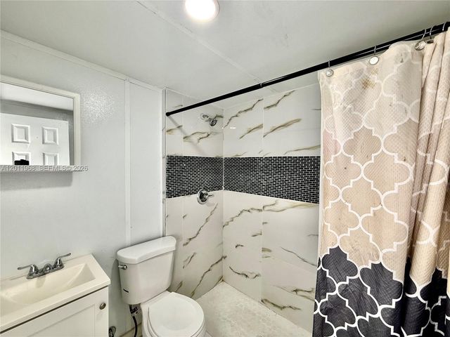 950 NW 109th St Rear, Miami, FL 33168