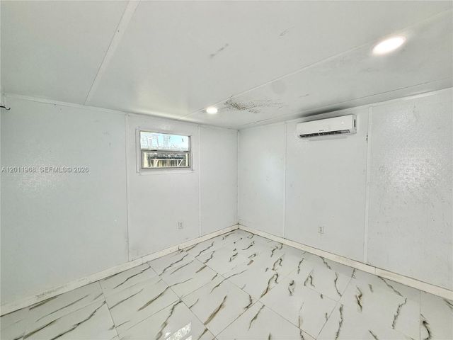950 NW 109th St Rear, Miami, FL 33168