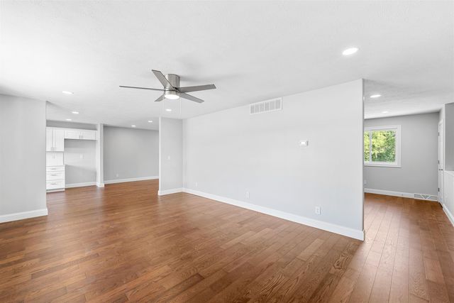 5117 E Country Club Rd, Salina, KS 67401