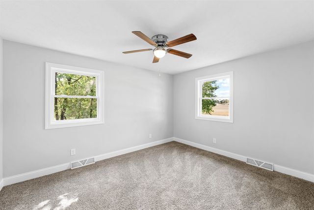 5117 E Country Club Rd, Salina, KS 67401