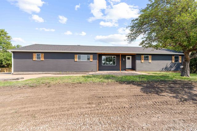 5117 E Country Club Rd, Salina, KS 67401