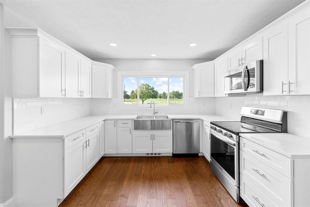 5117 E Country Club Rd, Salina, KS 67401