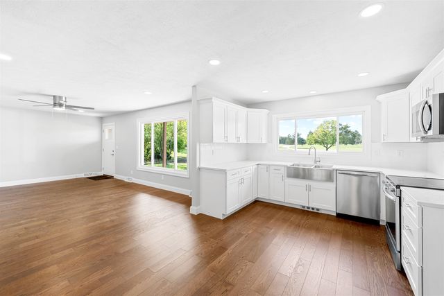 5117 E Country Club Rd, Salina, KS 67401