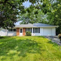 2308 E Sand Lake Road, Lindenhurst, IL 60046