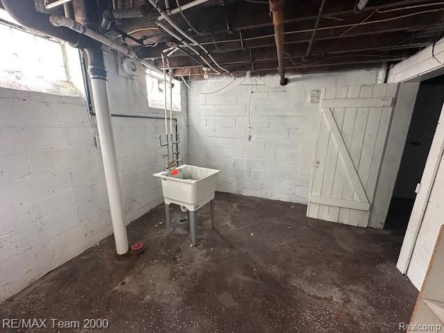 17127 San Juan Dr, Detroit, MI 48221