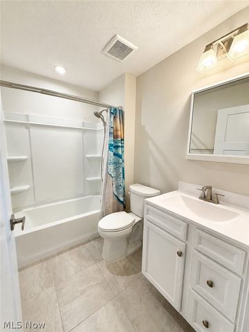168 Eagle Circle, Amherst, OH 44001