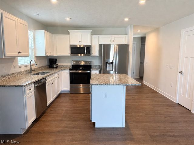 168 Eagle Circle, Amherst, OH 44001