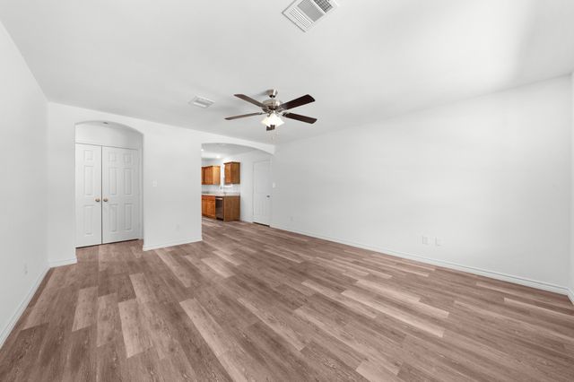 801 Crestway Drive, West Tawakoni, TX 75474