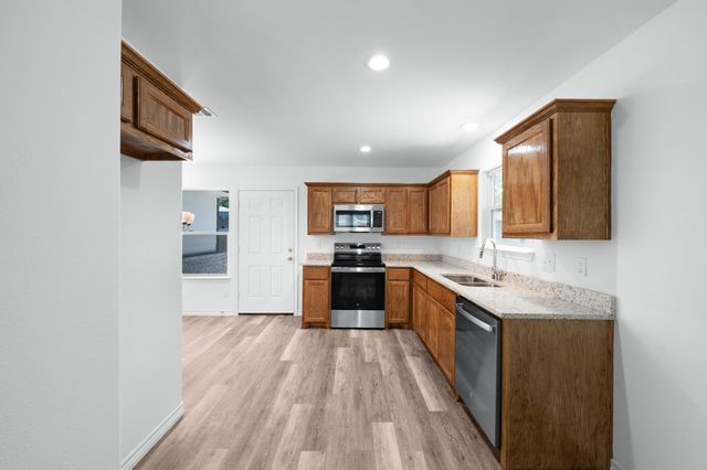 801 Crestway Drive, West Tawakoni, TX 75474