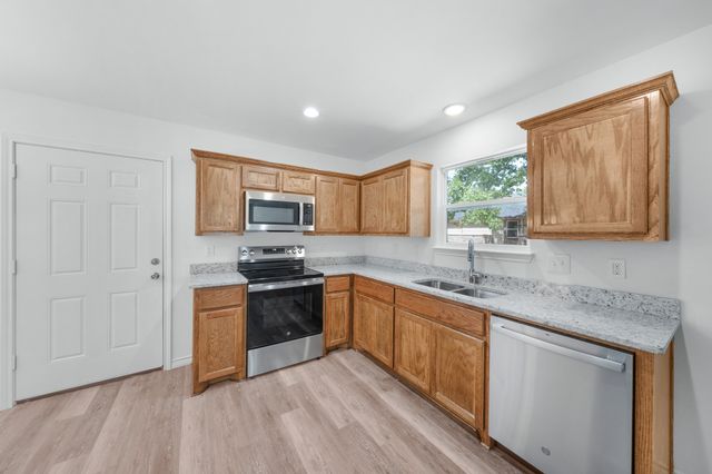 801 Crestway Drive, West Tawakoni, TX 75474