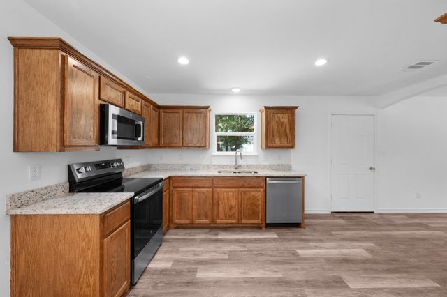 801 Crestway Drive, West Tawakoni, TX 75474