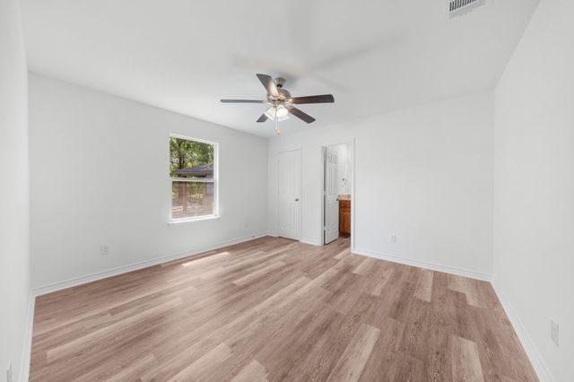 801 Crestway Drive, West Tawakoni, TX 75474