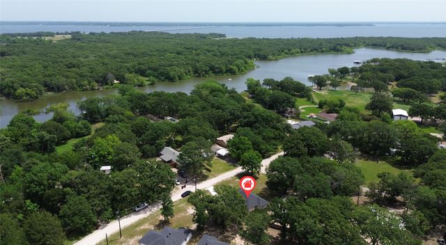 801 Crestway Drive, West Tawakoni, TX 75474