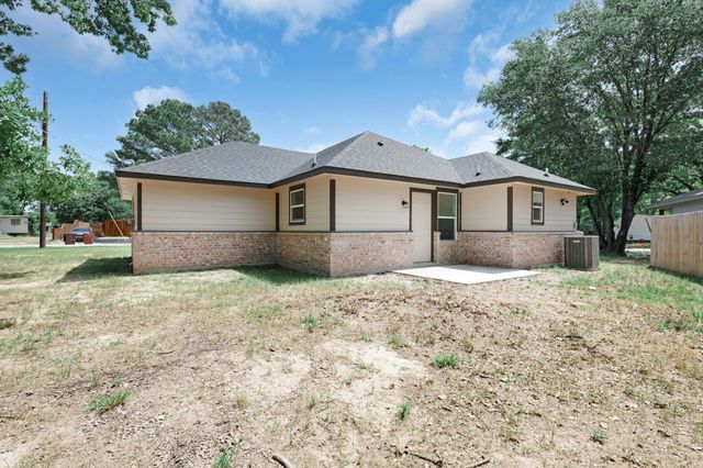 801 Crestway Drive, West Tawakoni, TX 75474