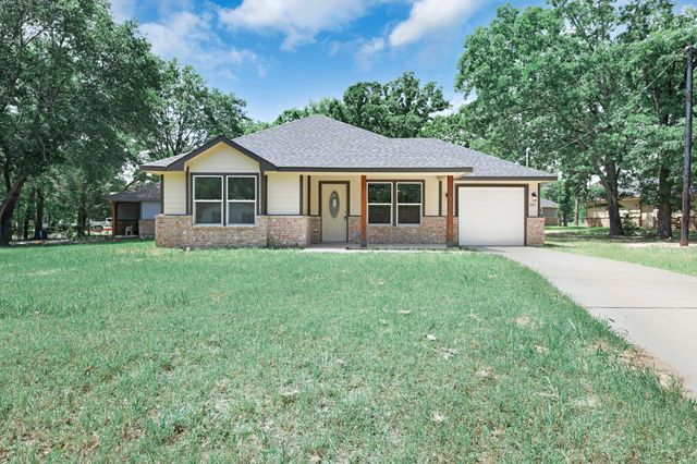 801 Crestway Drive, West Tawakoni, TX 75474