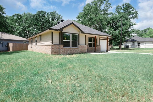 801 Crestway Drive, West Tawakoni, TX 75474