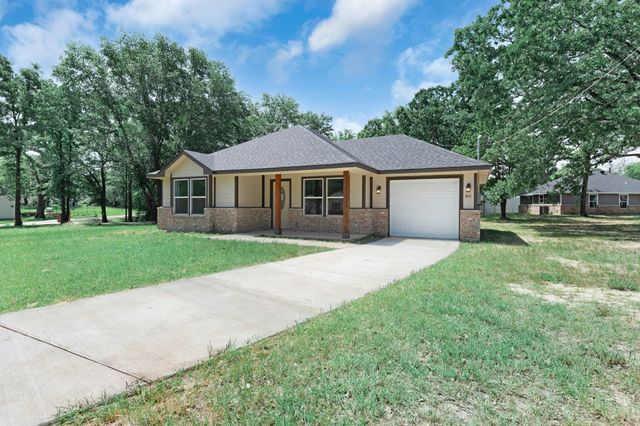 801 Crestway Drive, West Tawakoni, TX 75474