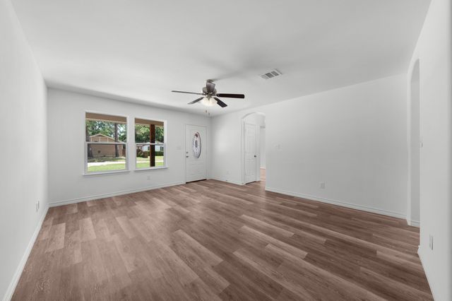 801 Crestway Drive, West Tawakoni, TX 75474