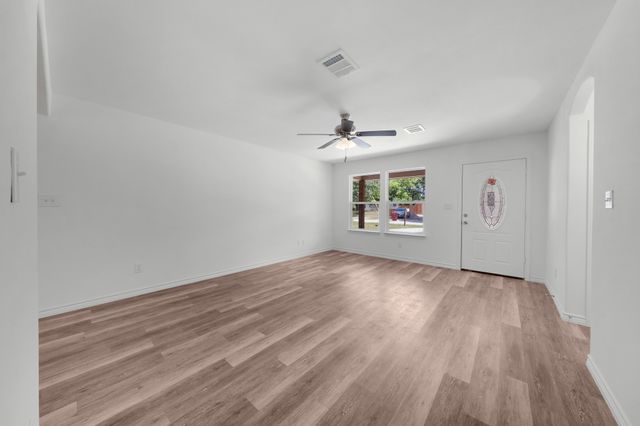 801 Crestway Drive, West Tawakoni, TX 75474