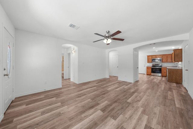 801 Crestway Drive, West Tawakoni, TX 75474