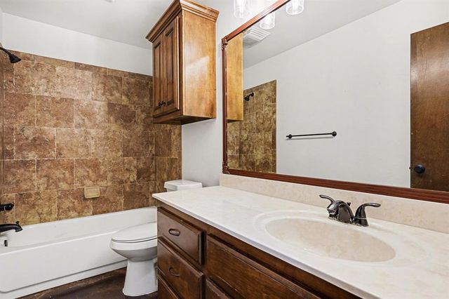 16105 Bravado Place, Edmond, OK 73013