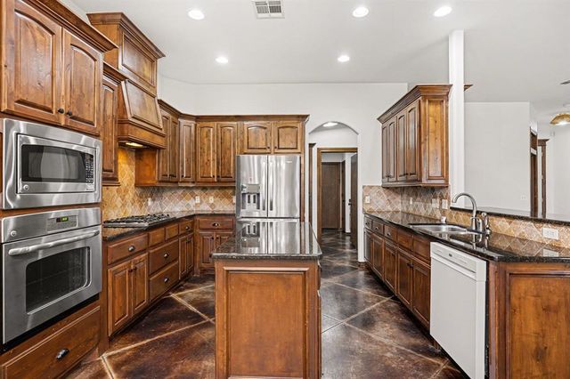 16105 Bravado Place, Edmond, OK 73013