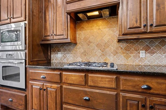 16105 Bravado Place, Edmond, OK 73013