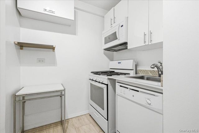 70-25 Yellowstone Boulevard 4B, Forest Hills, NY 11375