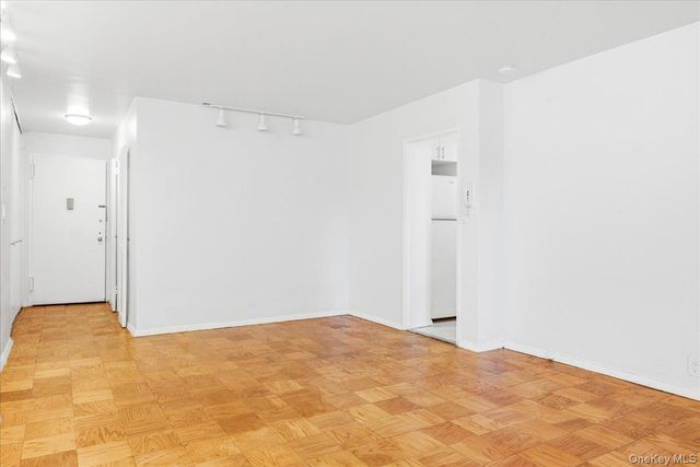 70-25 Yellowstone Boulevard 4B, Forest Hills, NY 11375