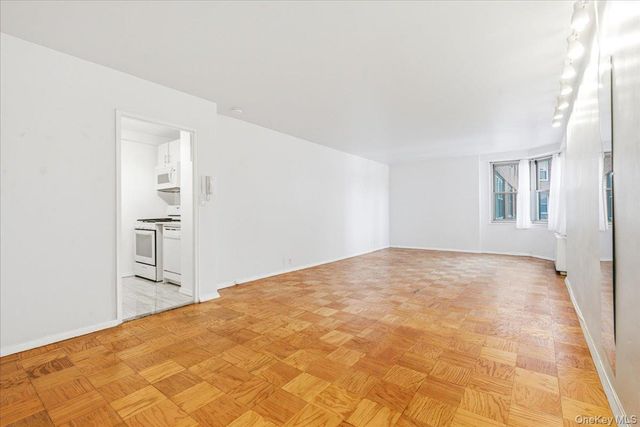 70-25 Yellowstone Boulevard 4B, Forest Hills, NY 11375