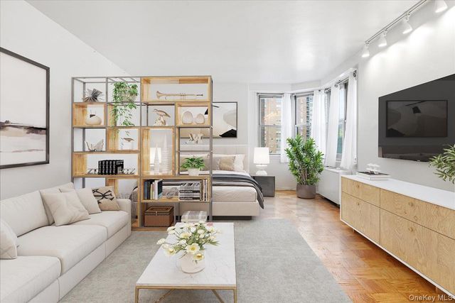 70-25 Yellowstone Boulevard 4B, Forest Hills, NY 11375