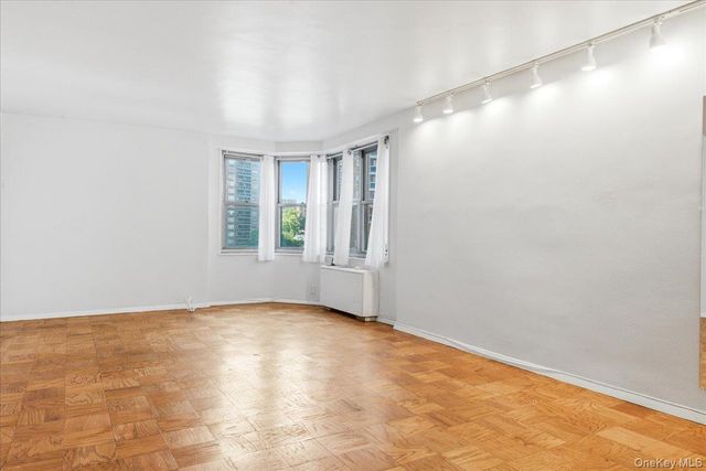 70-25 Yellowstone Boulevard 4B, Forest Hills, NY 11375