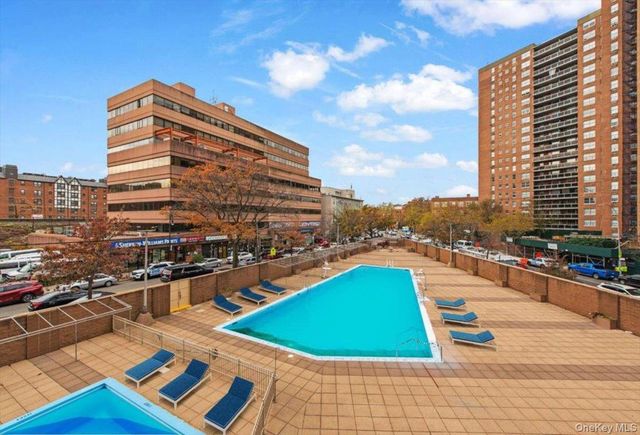 70-25 Yellowstone Boulevard 4B, Forest Hills, NY 11375