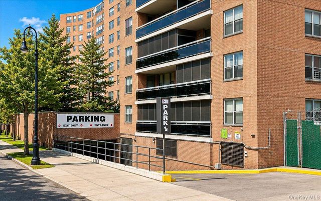 70-25 Yellowstone Boulevard 4B, Forest Hills, NY 11375
