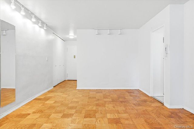 70-25 Yellowstone Boulevard 4B, Forest Hills, NY 11375