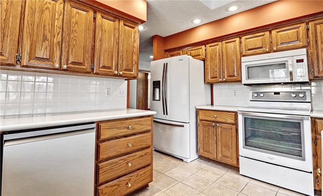 6 Banbury Lane, Bella Vista, AR 72714